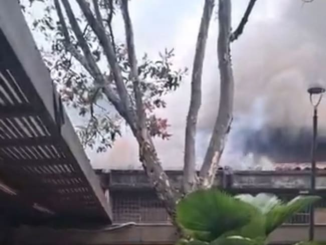Encapuchados incendiaron oficina del Politécnico Jaime Isaza Cadavid. Foto: Cortesía.