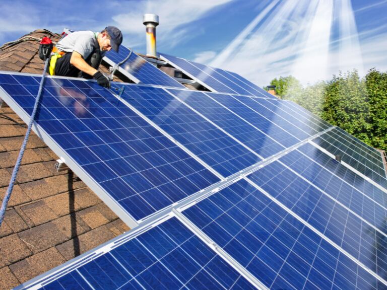 ¿Cuántos paneles solares se necesitan para darle calefacción en una vivienda? Foto tomada de Canva