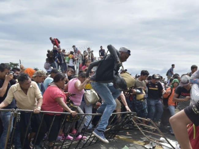 Honduras, México y Guatemala estudian plan para detener caravana migrantes
