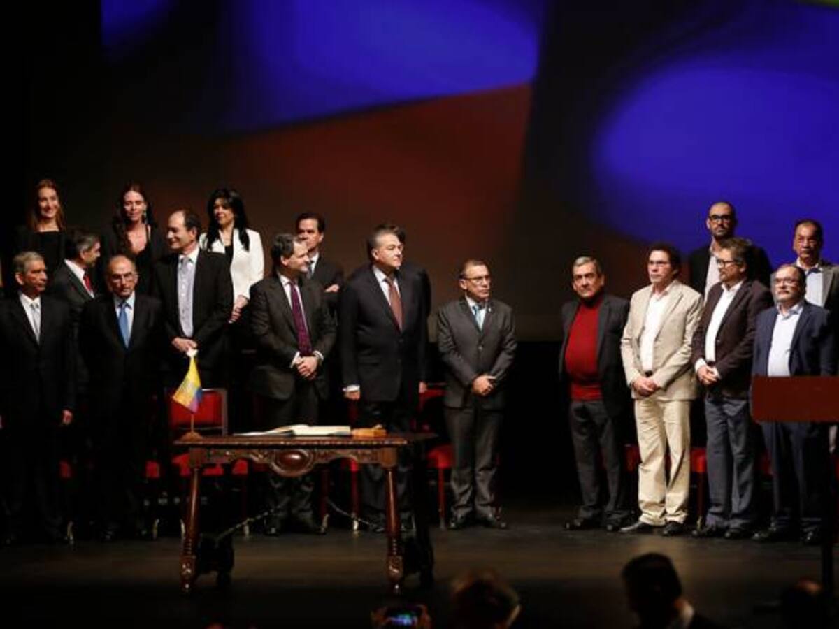 Gobierno y las Farc revisan proyectos de ley que serán radicados esta semana