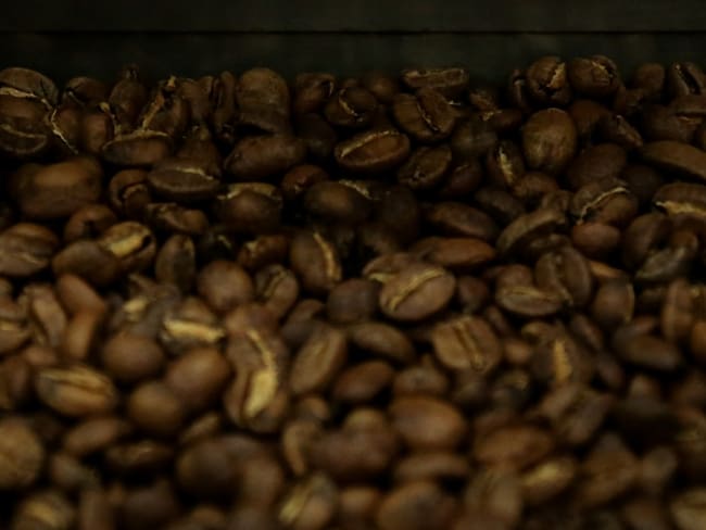 Una libra de café alcanzó los 54 dólares en la primera subasta en el exterior.