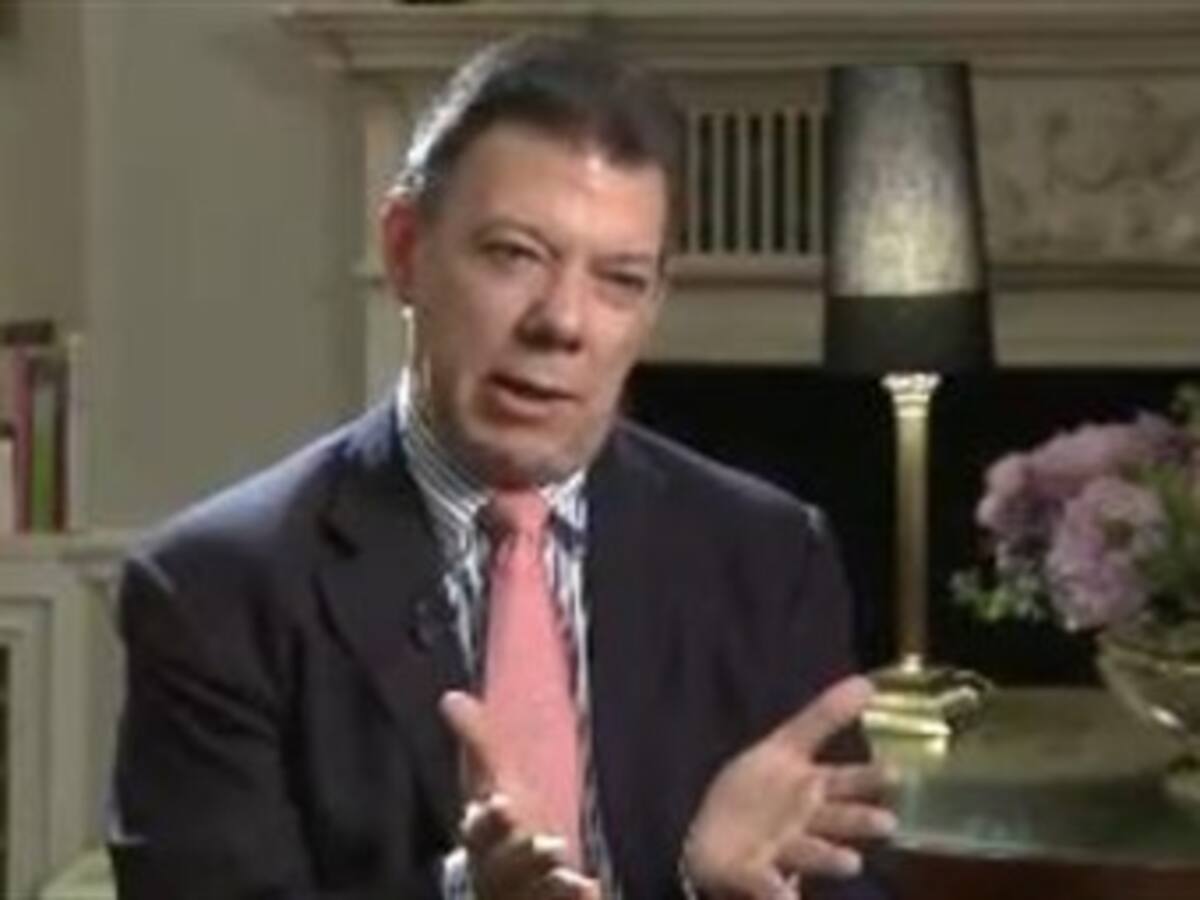 Santos “cambia el tono”, según el Financial Times