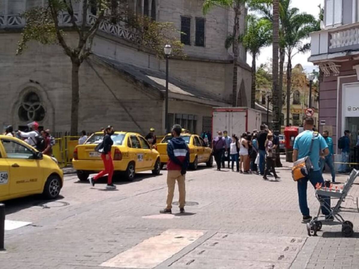 Evalúan en Manizales las condiciones de seguridad de gremio taxista