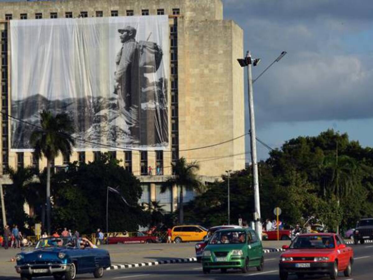 La Habana, bajo notable calma, ya rinde homenajes a Fidel Castro