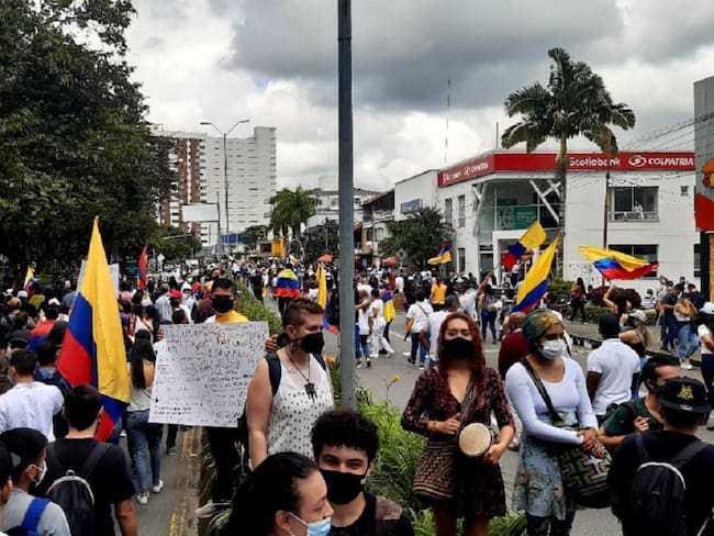 Centenares de estudiantes en la marcha en Armenia