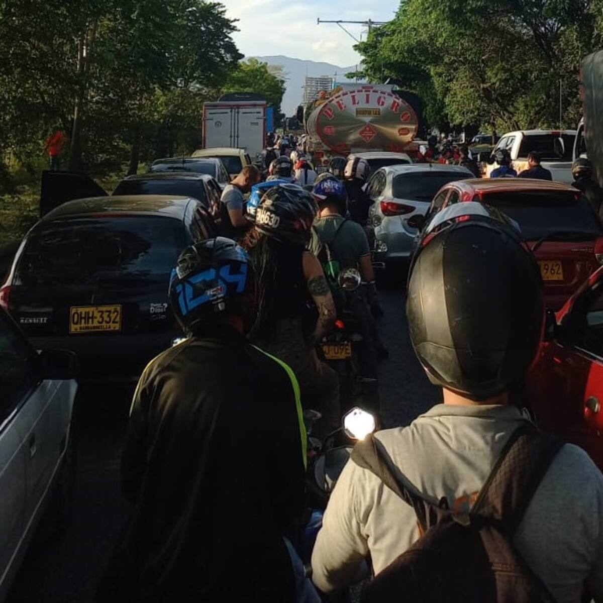 El Poli JIC evacuó el campus por una protesta de encapuchados que colapsó la movilidad