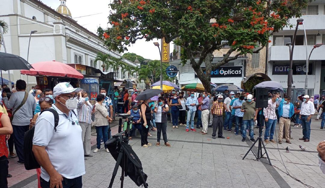 Protesta maestros del Tolima por el no pago de salarios
