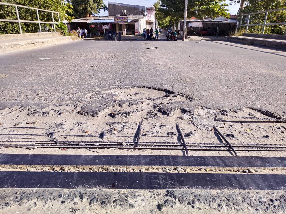 Advierten riesgo de colapso de puente que comunica a El Pozón con Villa Estrella