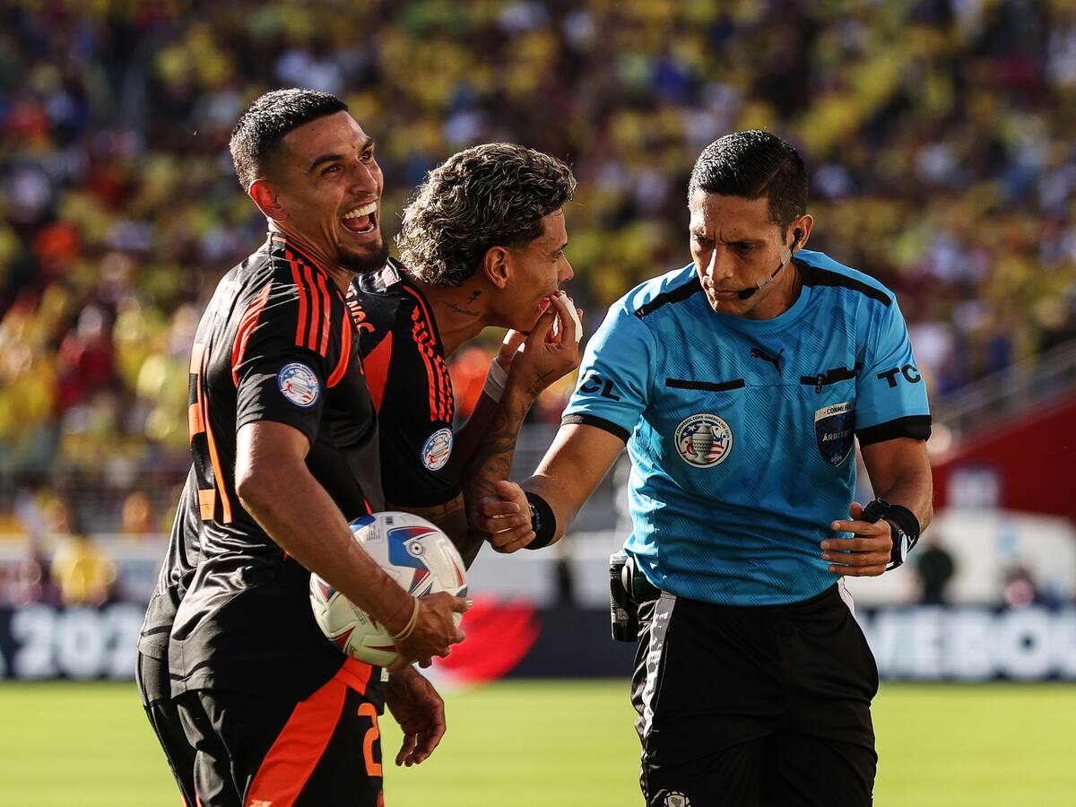 Video: atención a los audios del VAR por la acción de gol anulada a Colombia ante Brasil