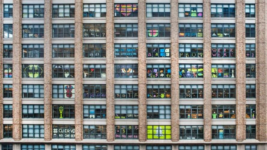 Guerra de post-it. Foto: en Twitter: @arn_madrid