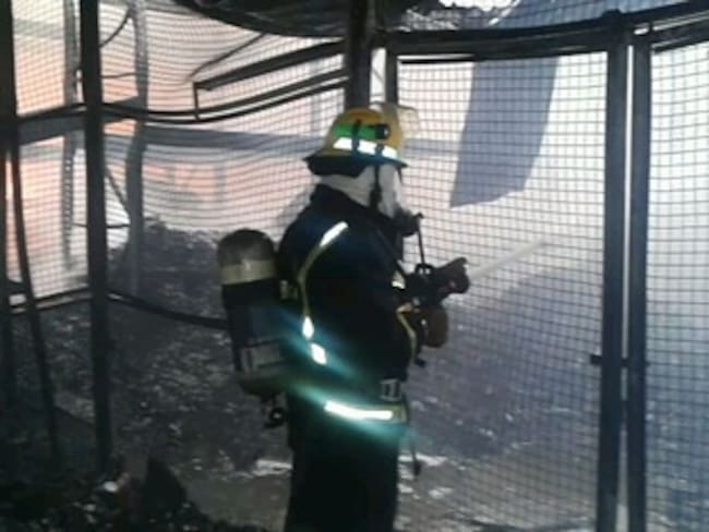 Contralado gigantesco incendio que destruyó dos empresas en Bucaramanga
