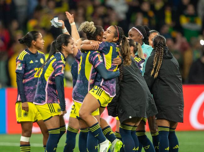 MELBOURNE, AUSTRALIA - AUGUST 8: Colombian players at the end of the FIFA Women's World Cup Australia & New Zealand 2023 Round of 16 match between Colombia and Jamaica at Melbourne Rectangular Stadium on August 8, 2023 in Melbourne, Australia. (Photo by Will Murray/Getty Images)