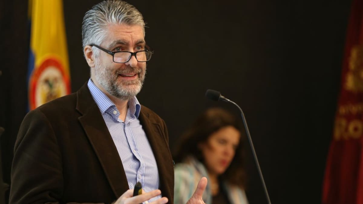 Ahora se trata de que la vicepresidenta puede encarcelar a los periodistas que la investigan: McDermott