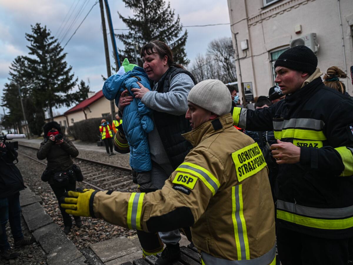“Llegan pacientes destrozados con el trauma de una guerra”: director de clínica entre Ucrania y Polonia