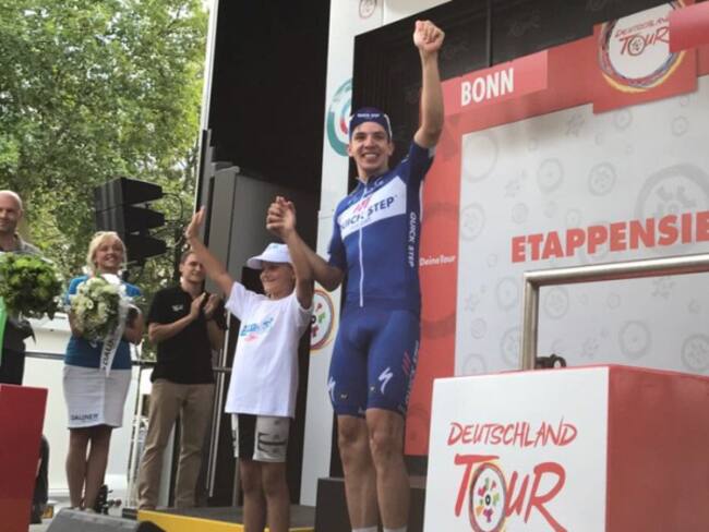 Álvaro Hodeg ganó primera etapa de la Vuelta a Alemania y es líder