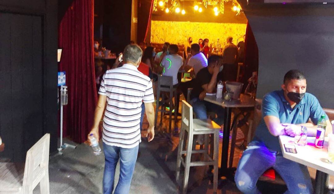 Se observó una gran cantidad de personas en las calles, plazas del Centro, la gran mayoría incumpliendo las medidas de bioseguridad 