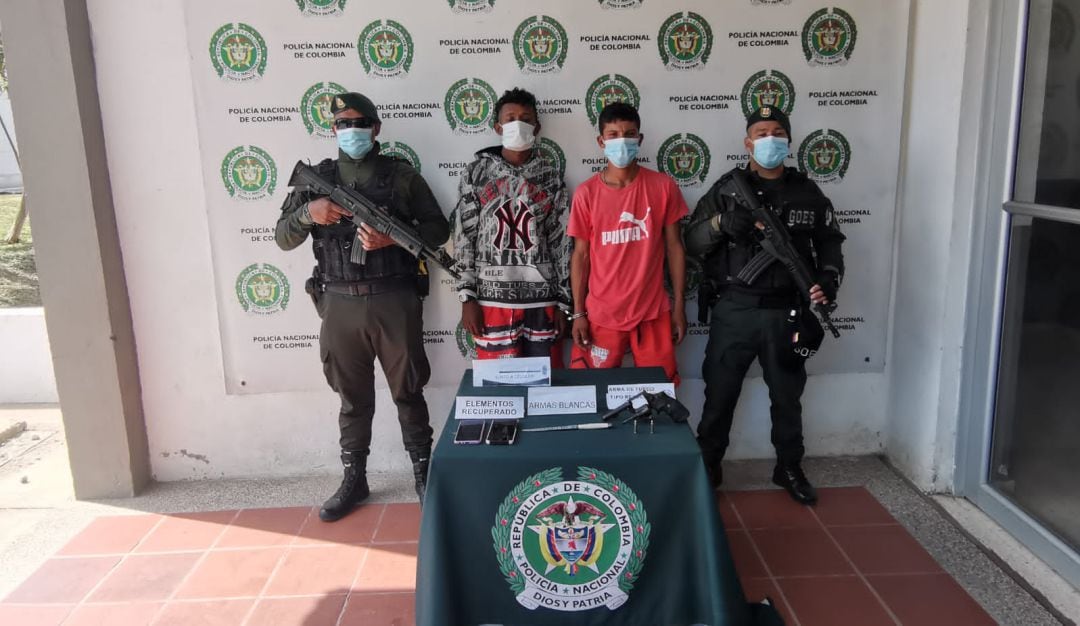 En el operativo, se incautó un revólver, un cuchillo y dos celulares fueron recuperados