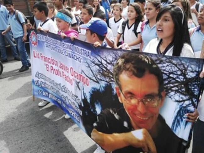 Marcha en Cali por muerte de docente. Foto: Facebook.