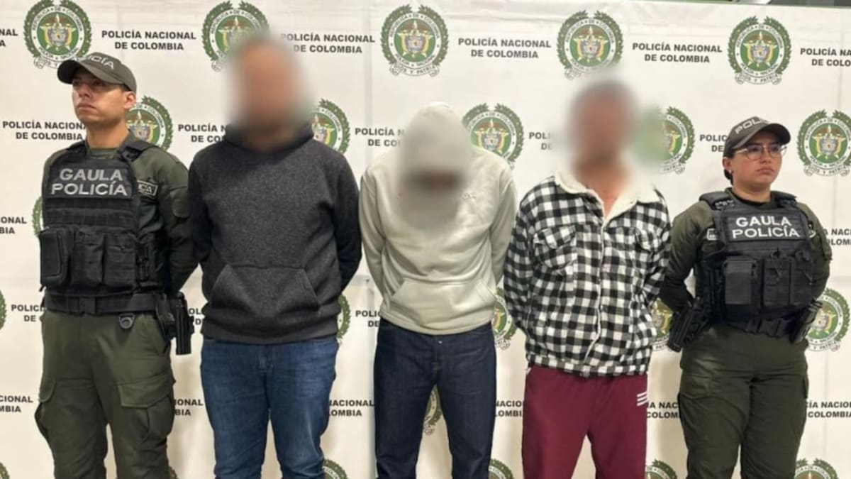 Capturados tres presuntos integrantes de red que extorsionaba con falsas encomiendas