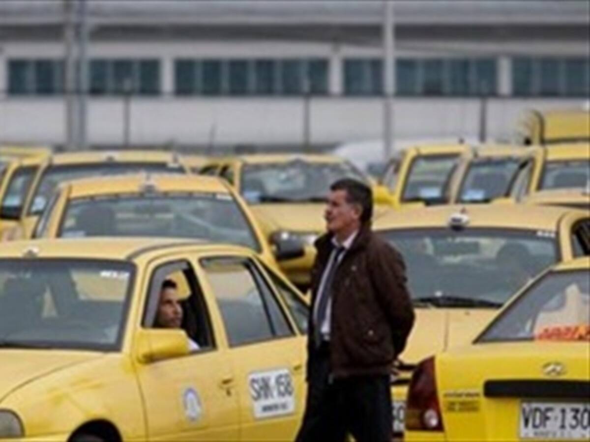 Aumentan tarifa de taxis en Bogotá