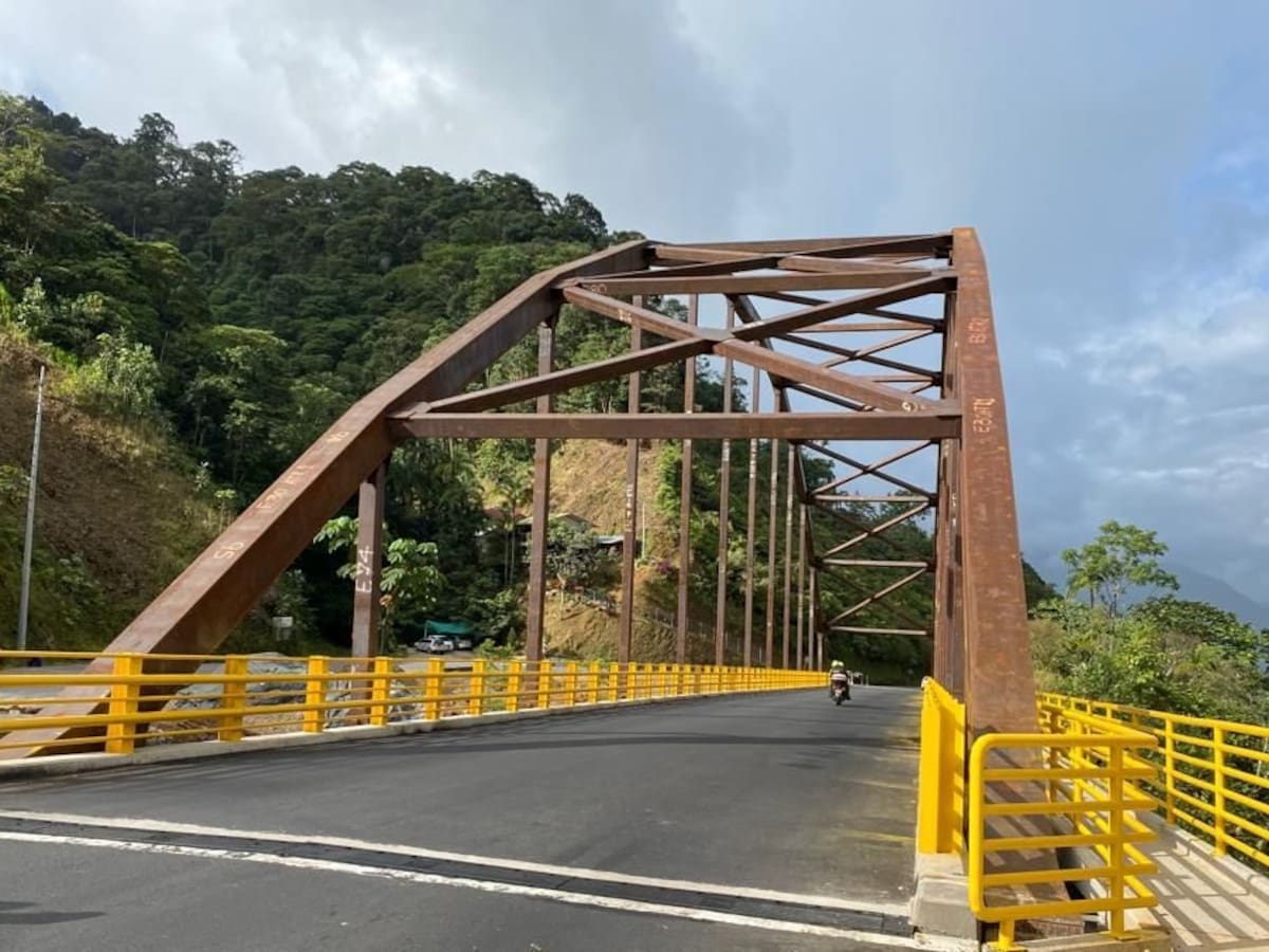 Hoy entra en operación el puente que comunica al Huila con Caquetá