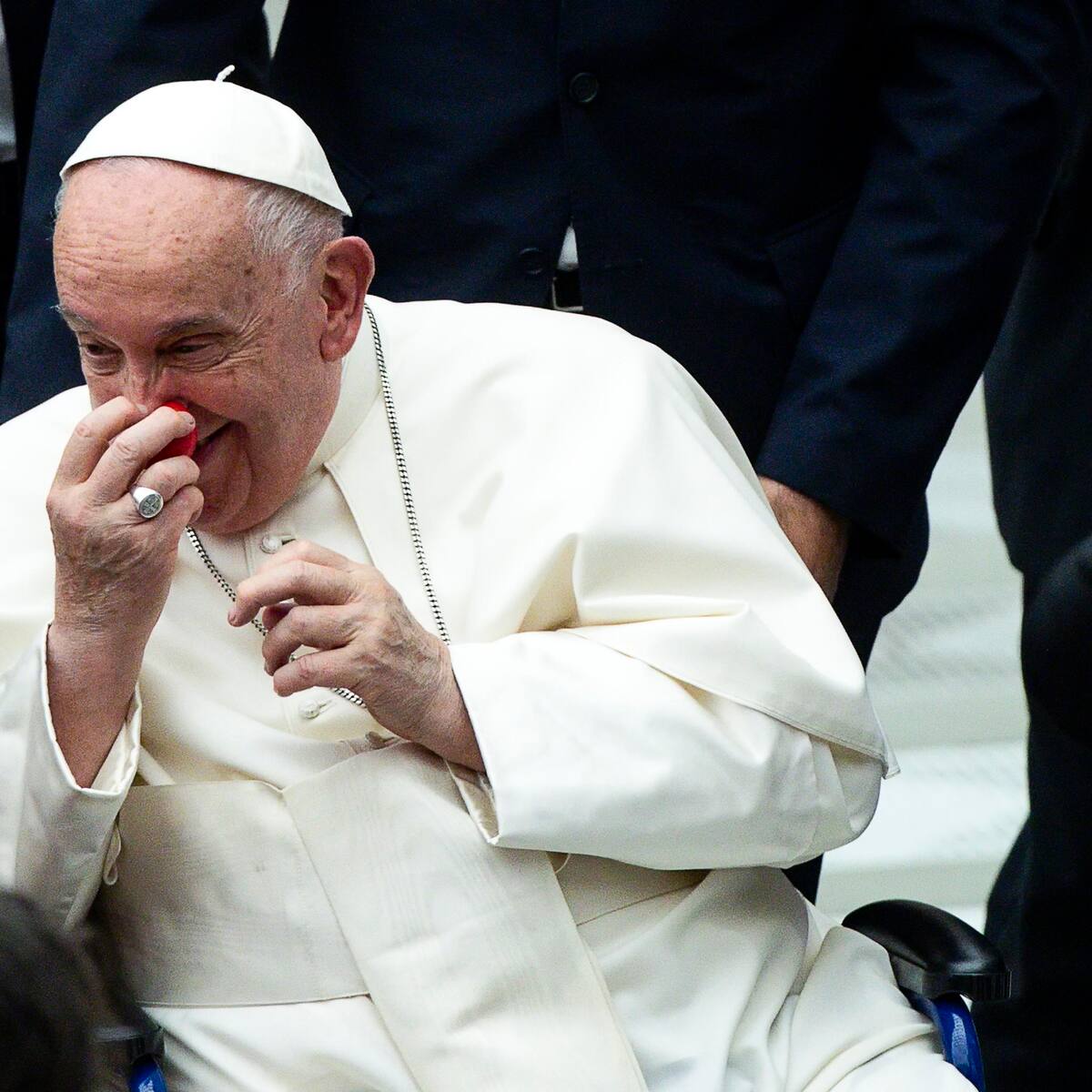 Papa Francisco cancela audiencias del día por "gripe leve"