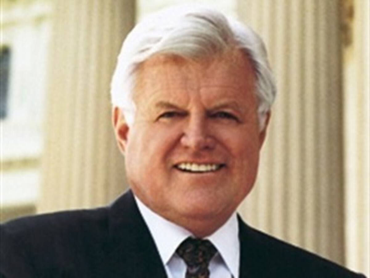 Muere el senador estadounidense, Edward Kennedy.
