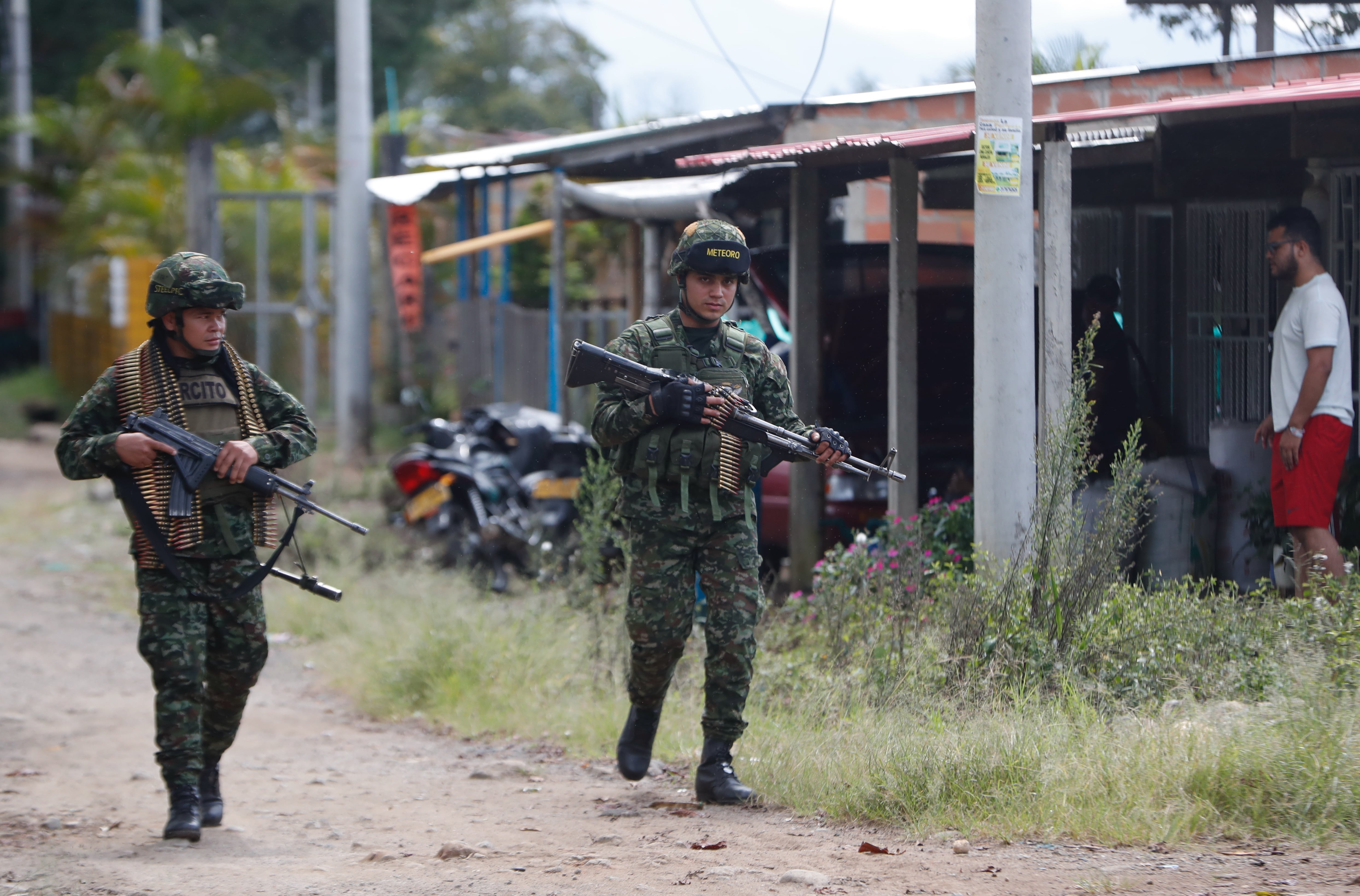 Integrantes del Ejército en Morales, en el departamento de Cauca (Colombia). EFE/Ernesto Guzmán