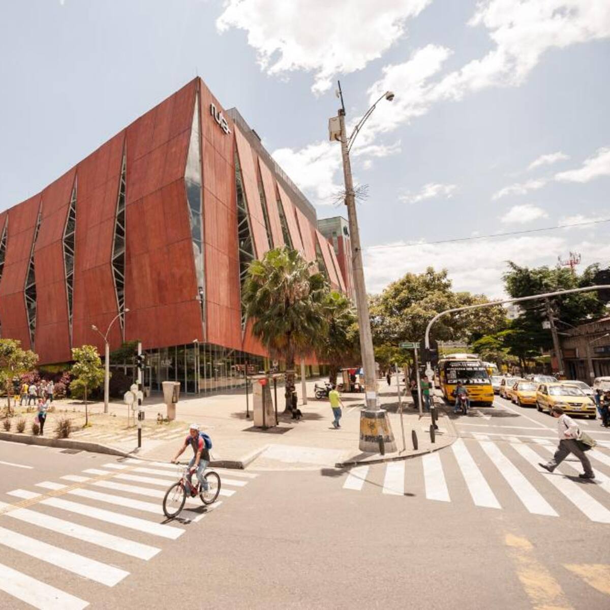 Google, Ruta N y el C4IR Medellín formarán gratis a más de 5.000 personas en inteligencia artificial