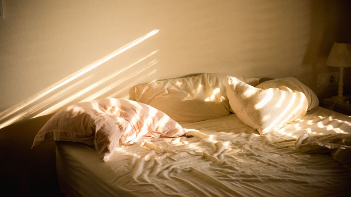 Levantarse de la cama inmediatamente al despertar podría ser perjudicial