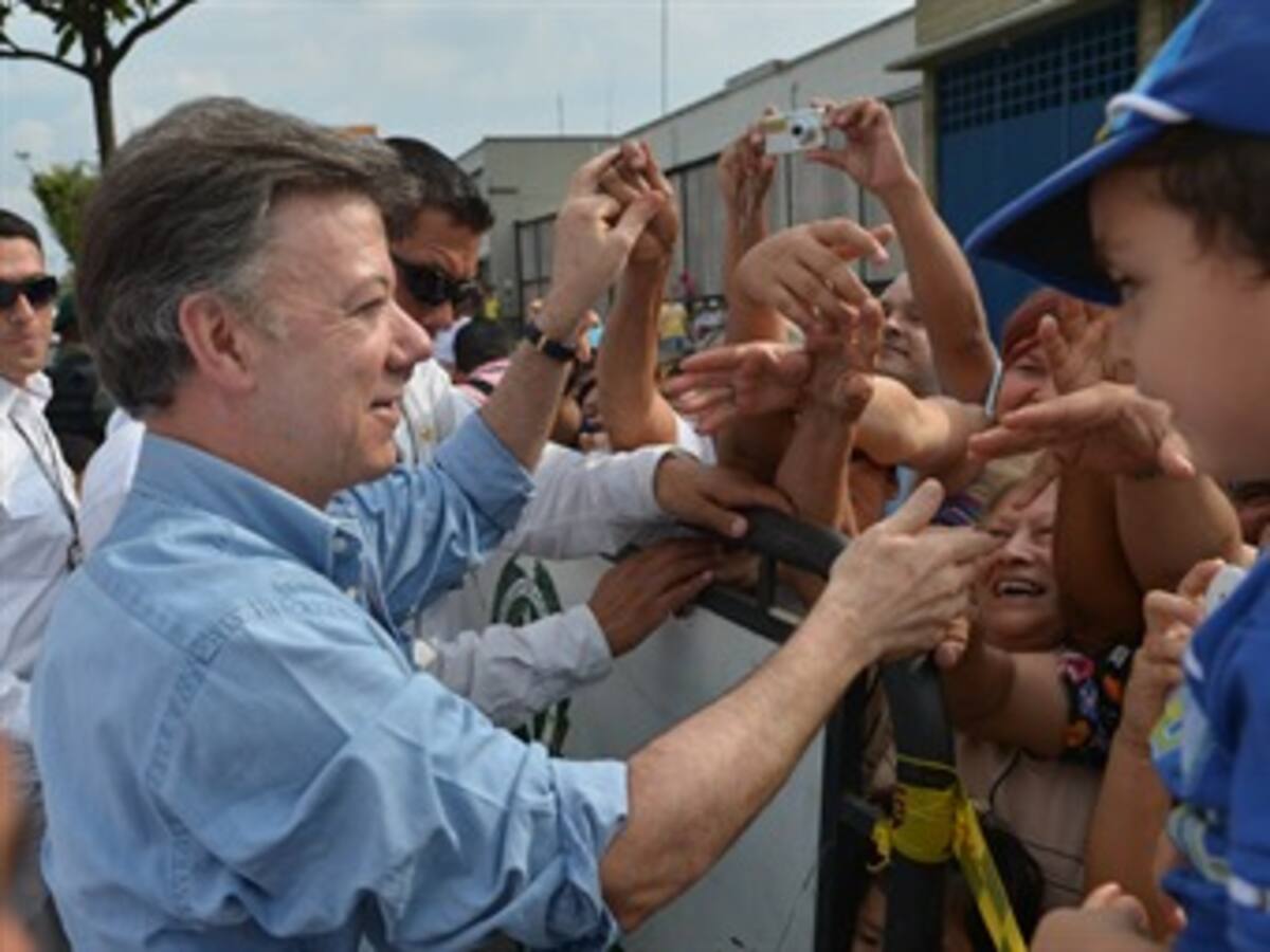 Santos no busca la paz para reelegirse: Angelino Garzón