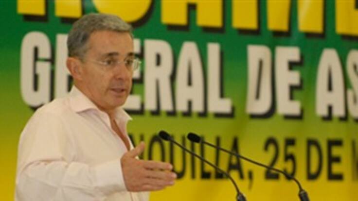 Los terroristas no se convencen con espejitos: Uribe