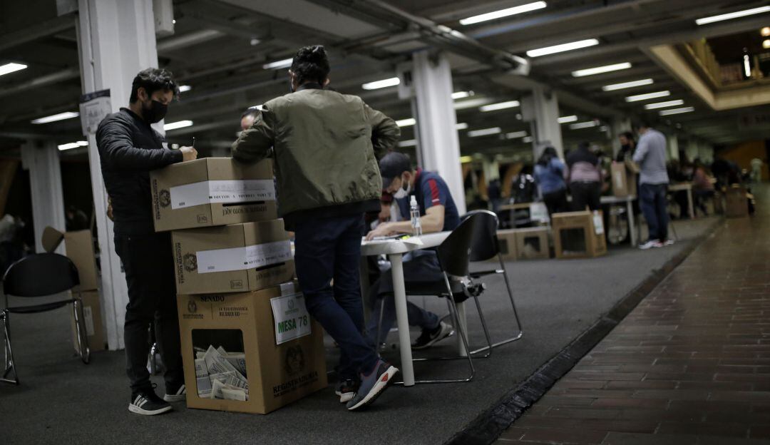 Mesas de votación en la jornada electoral Legislativa de Colombia
