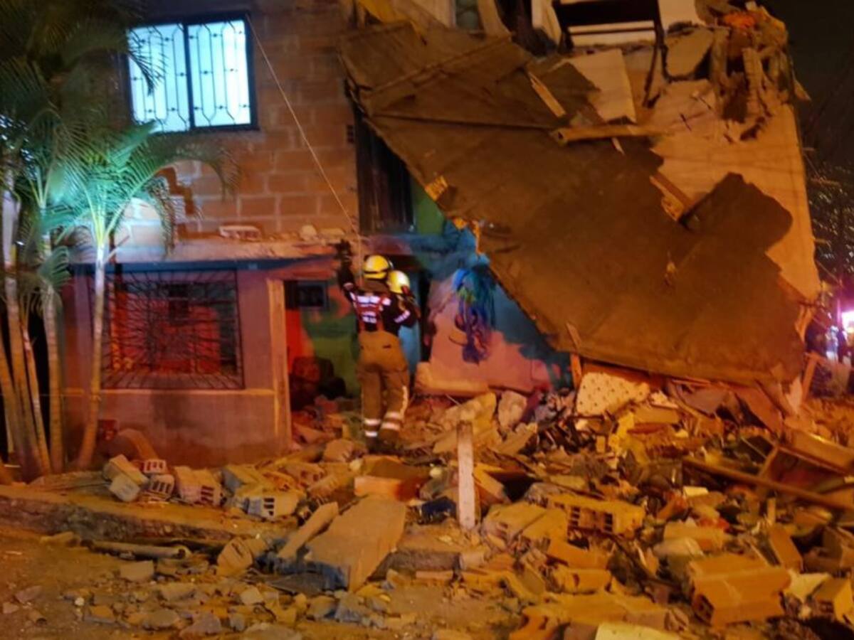 Desplome de vivienda en Medellín deja ocho heridos