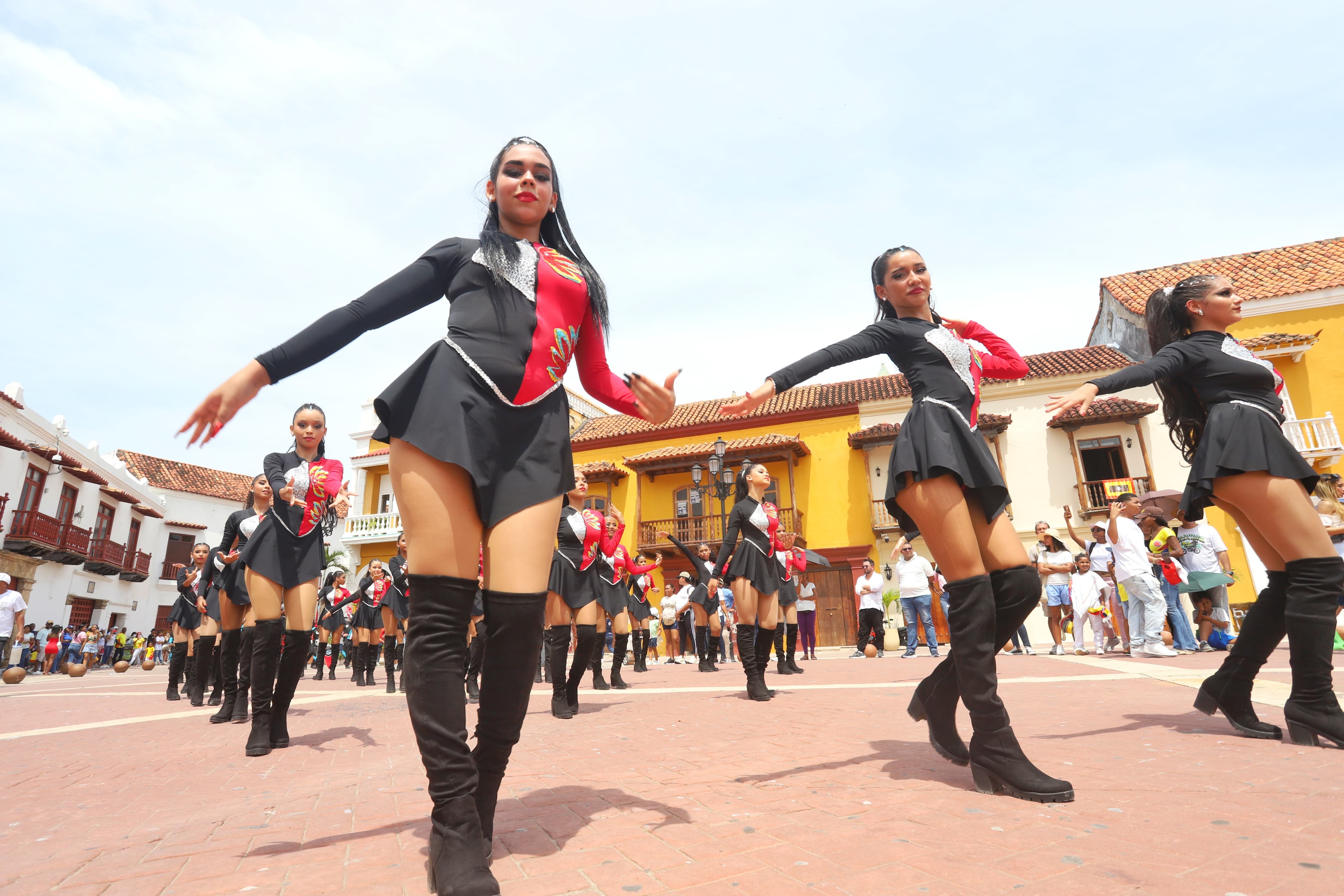Del aula a la plaza: estudiantes llenan de cultura las plazas de Cartagena por sus 492 años