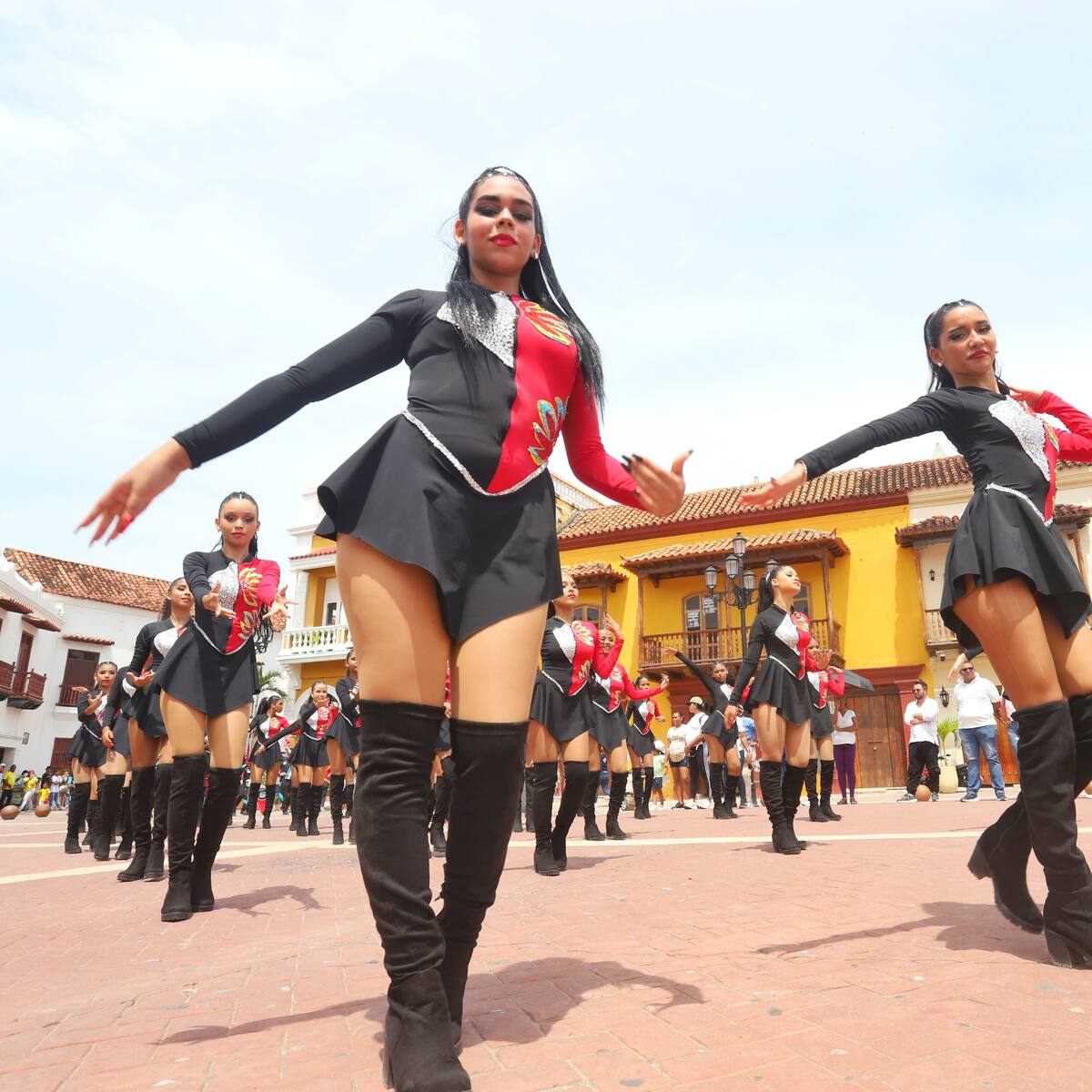 Del aula a la plaza: estudiantes llenan de cultura las plazas de Cartagena por sus 492 años