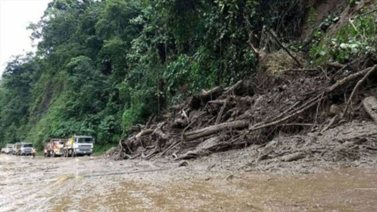 Deslizamientos de tierra generaron dificultades en la vía Risaralda - Chocó