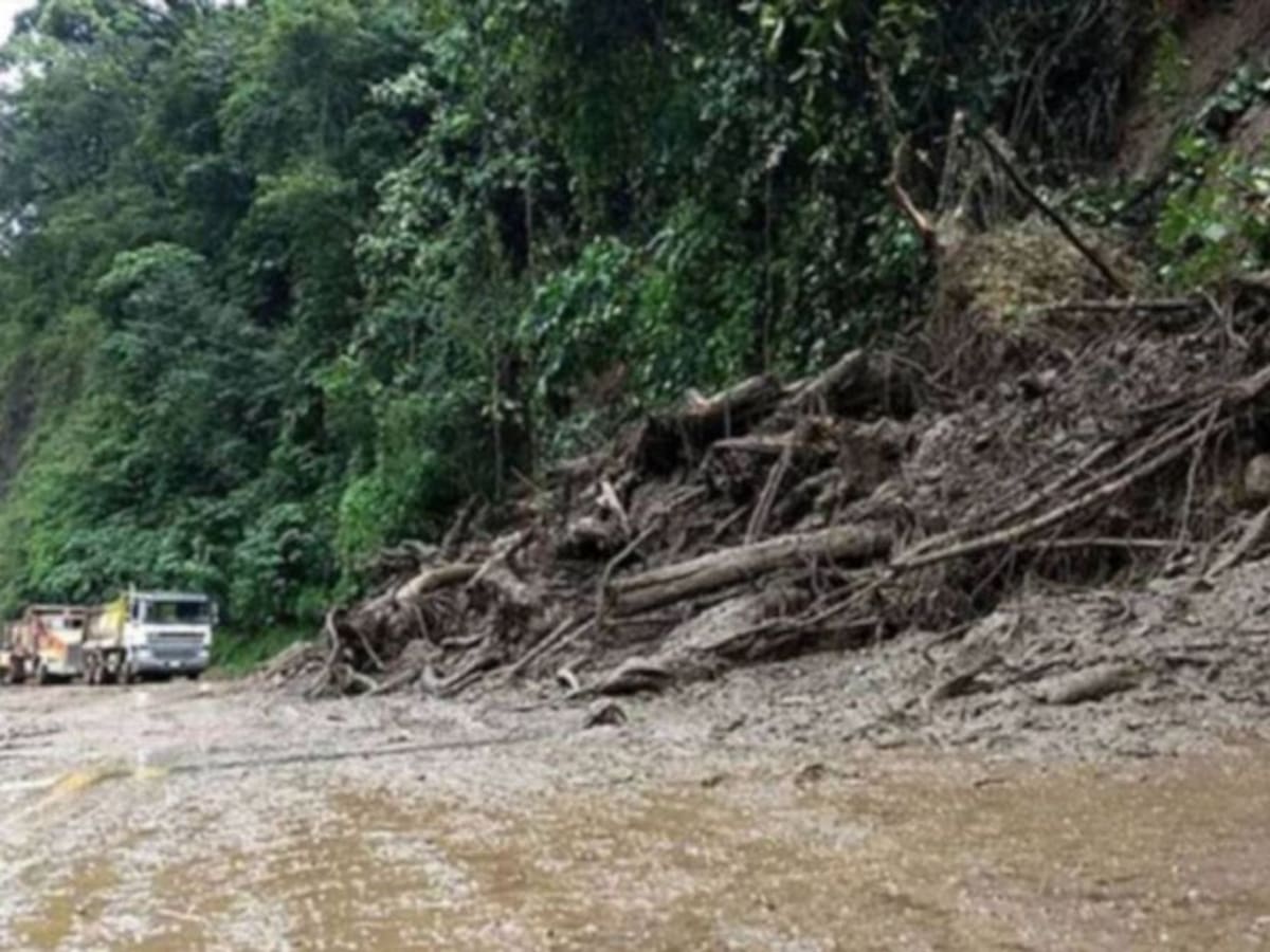Deslizamientos de tierra generaron dificultades en la vía Risaralda - Chocó