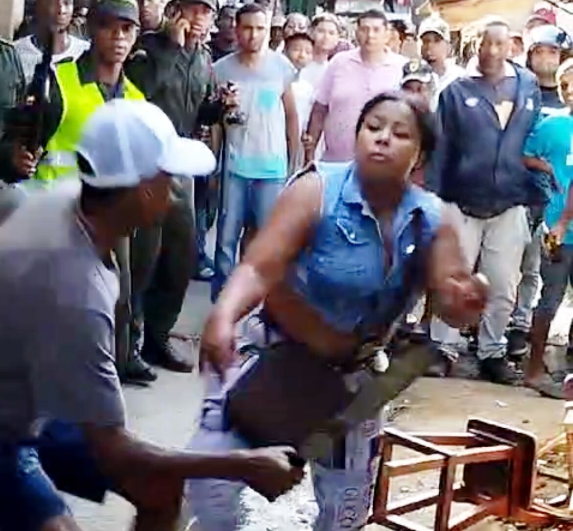 Dos hombres heridos dejó riña con machetes en el mercado de Bazurto