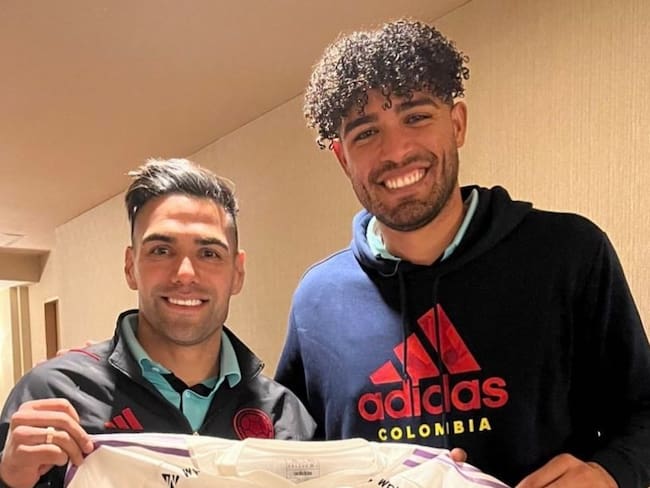 Falcao y Álvaro Montero posan con la camiseta de Millonarios / Instagram: @alvaromontero1.