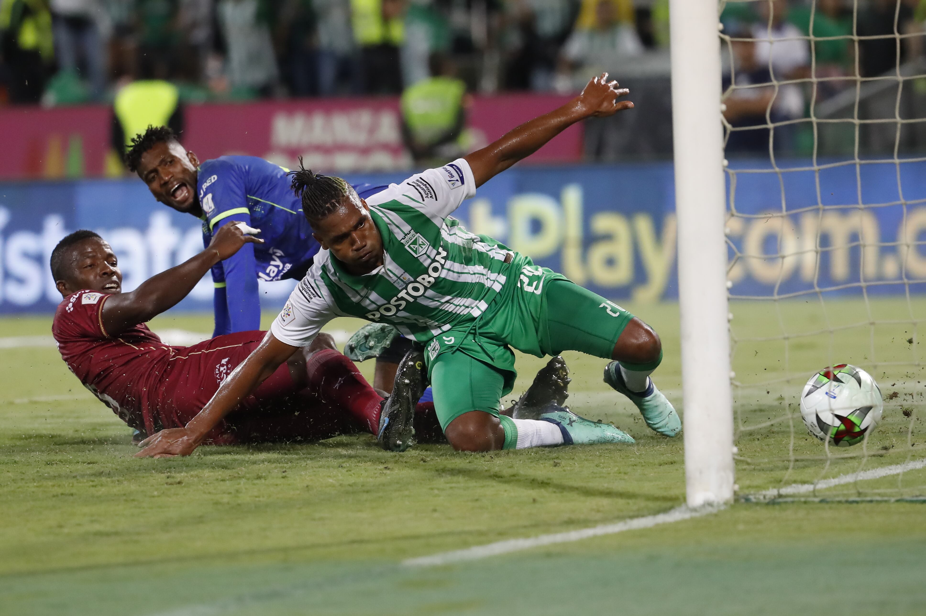 Duelo de Liga entre Deportes Tolima y Atlético Nacional / Colprensa