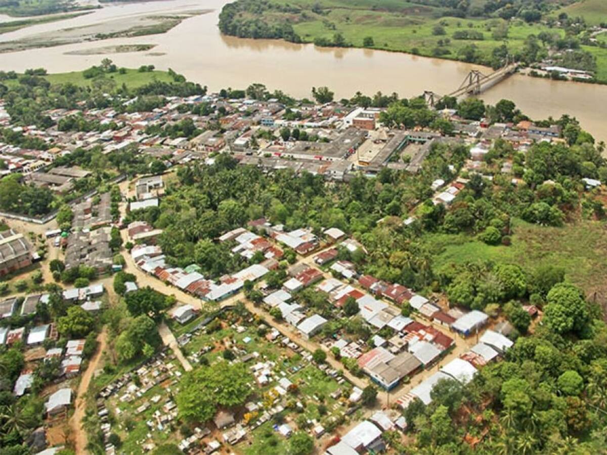 Ilegales destruyeron dos negocios en la vereda San Pablo de Cáceres en medio del combate