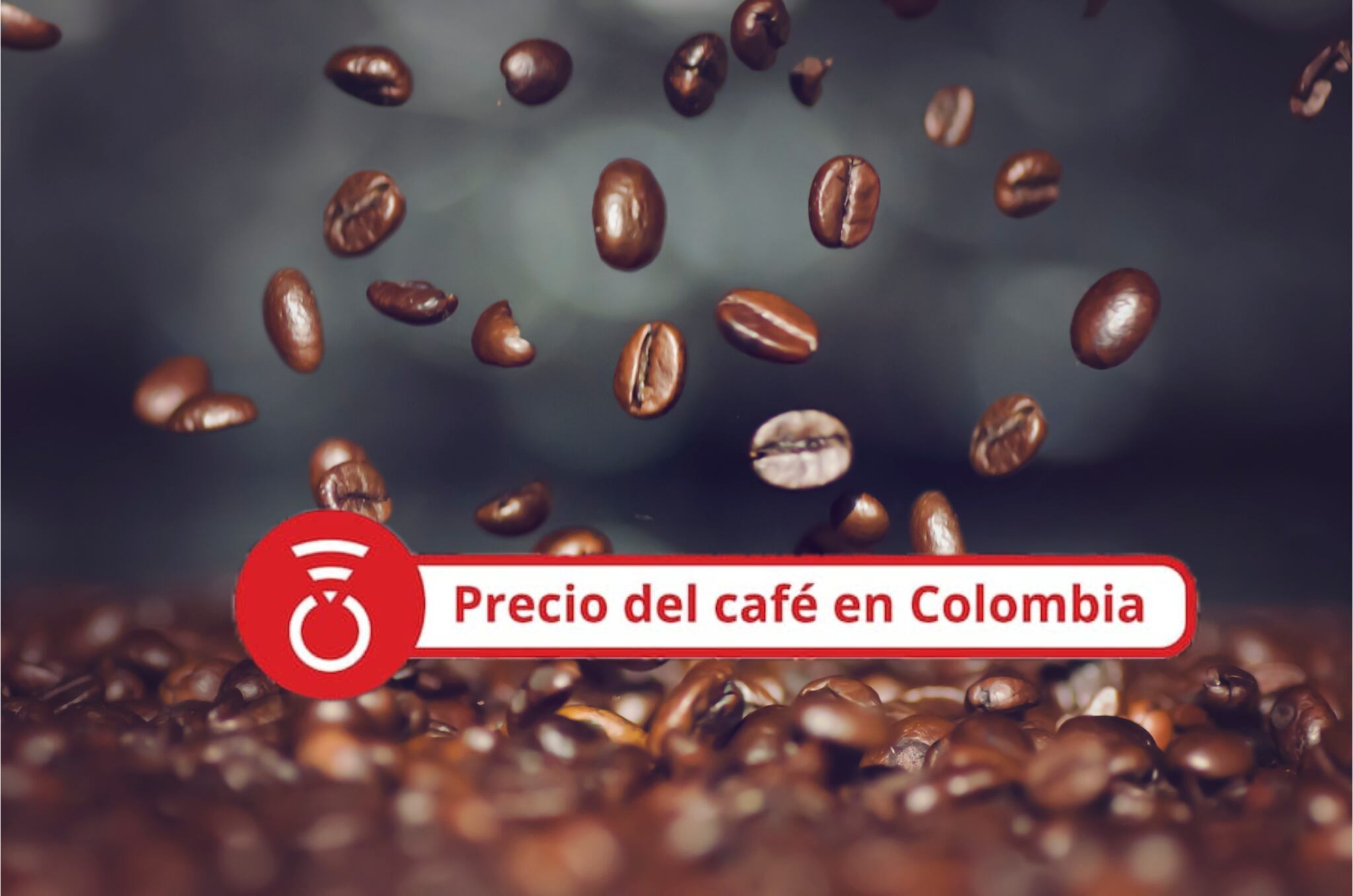 Granos de café en caída libre sobre otros. Foto Getty Images