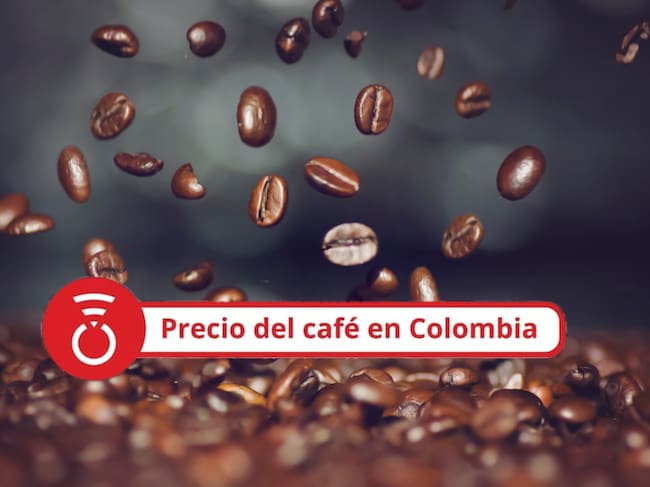 Granos de café en caída libre sobre otros. Foto Getty Images