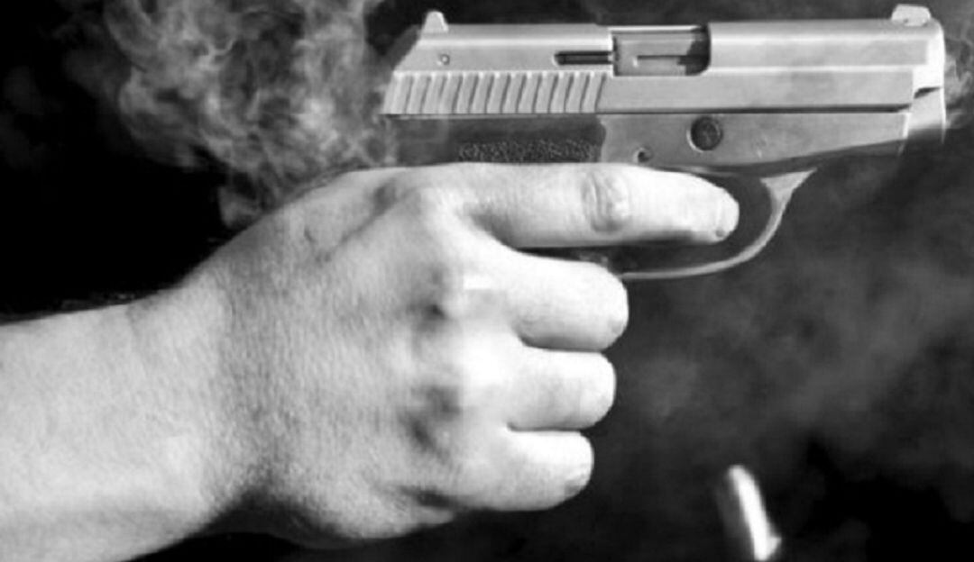 El Policía fallecido, cuando recibía atención médica, fue identificado como Carlos Andrés Giraldo Muñoz.