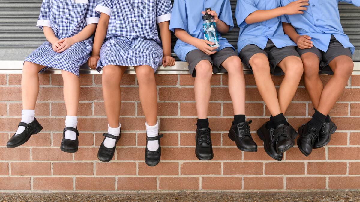 Precio de zapatos para colegios y botas de agricultores podría subir: alerta gremio