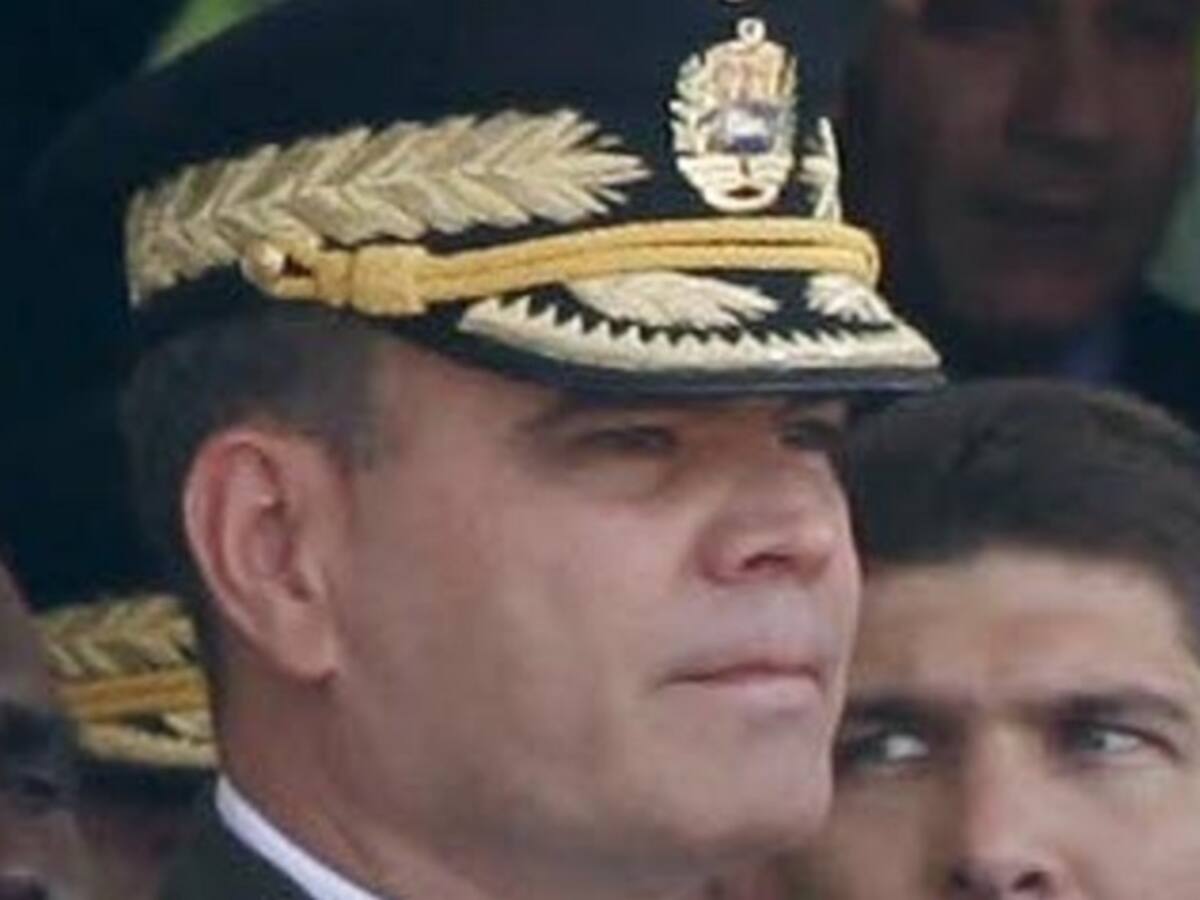 Jefe militar venezolano alerta violencia paramilitar en frontera con Colombia