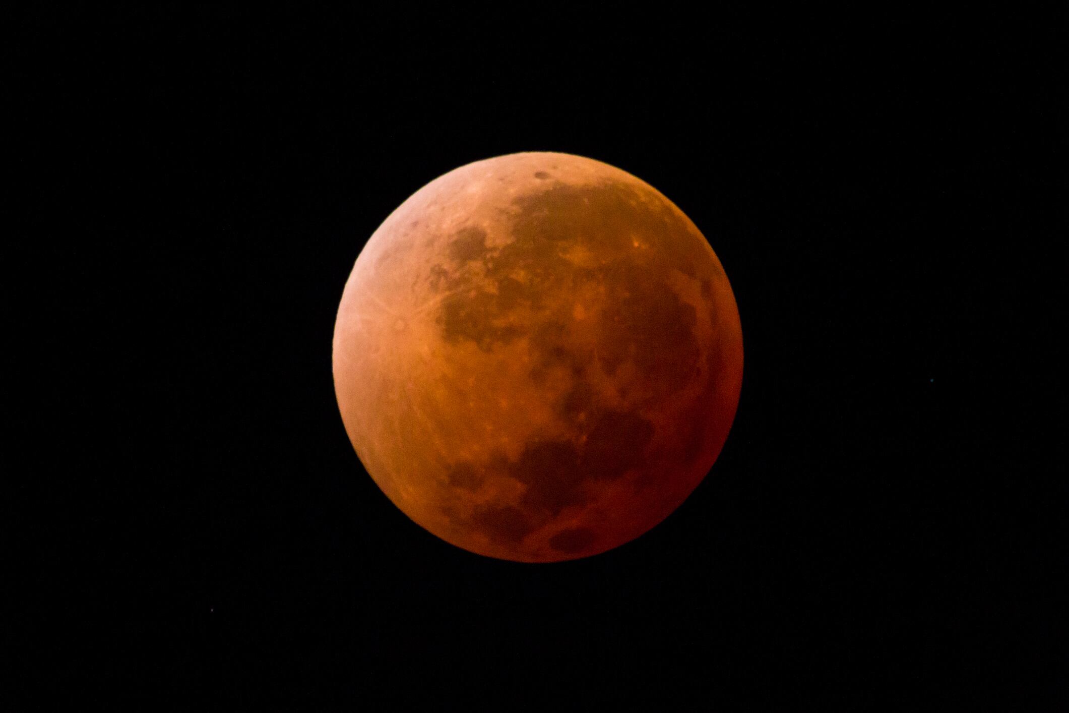 Eclipse total o luna de sangre en abril de 2014 (Foto vía Getty Images).