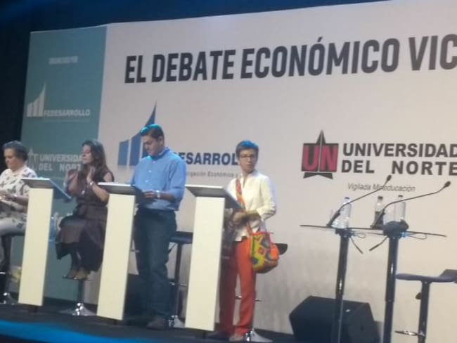 Juan Carlos Pinzón lanzó pullas contra Martha Lucía Ramírez en debate