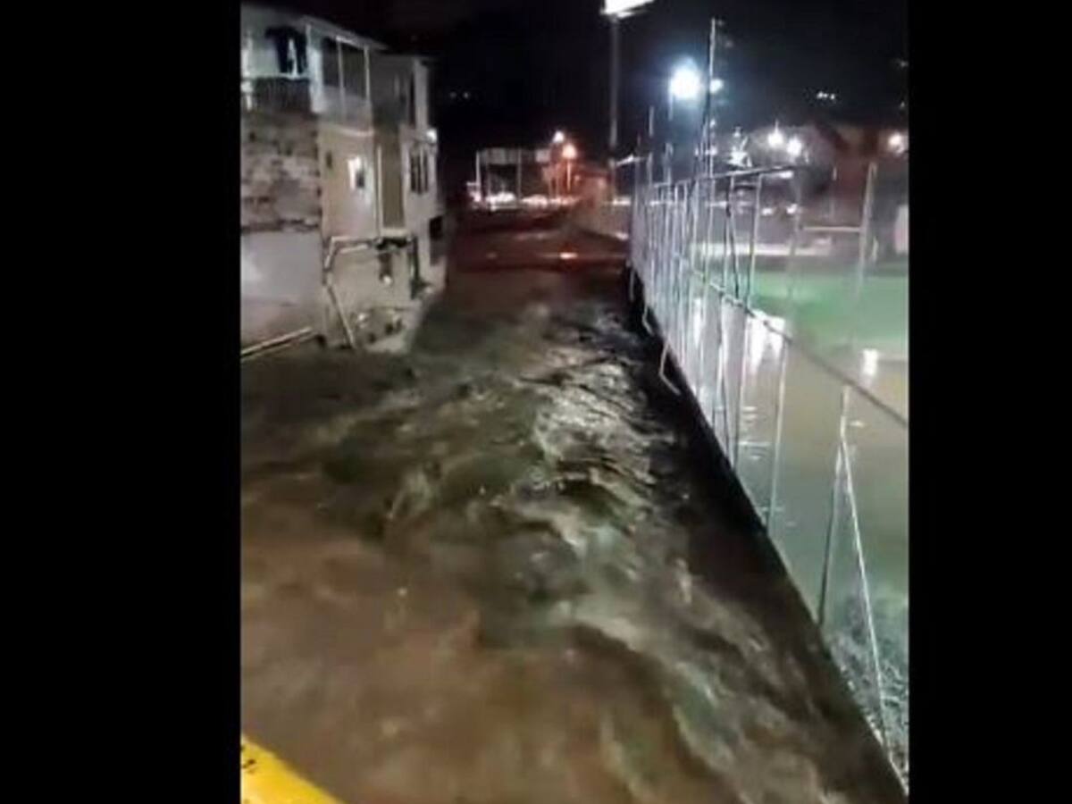 Una quebrada se desbordó y dejó 24 personas damnificadas en Bello